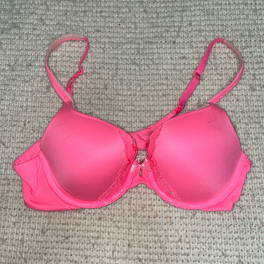 VICTORIA’S SECRET “Body by Victoria” bra